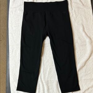 Women’s Cropped Black Leggings